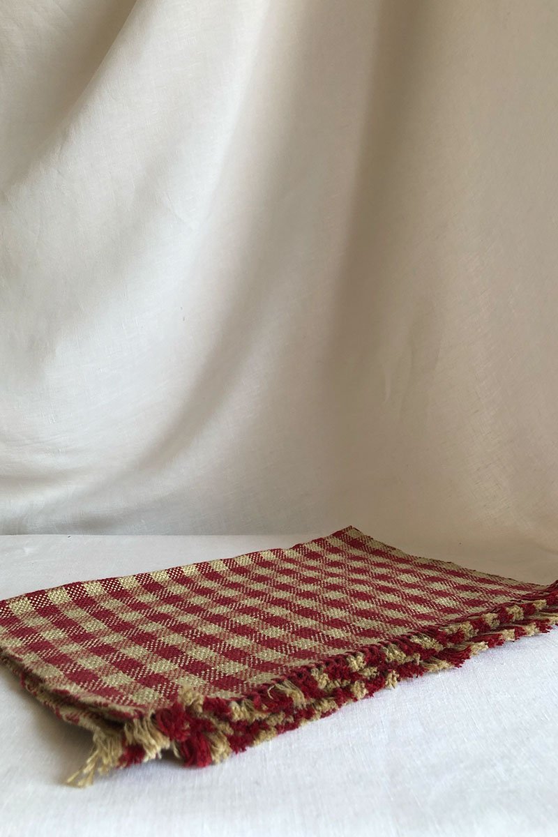 Tovaglietta in lino intrecciato a mano - motivo a quadri rossi