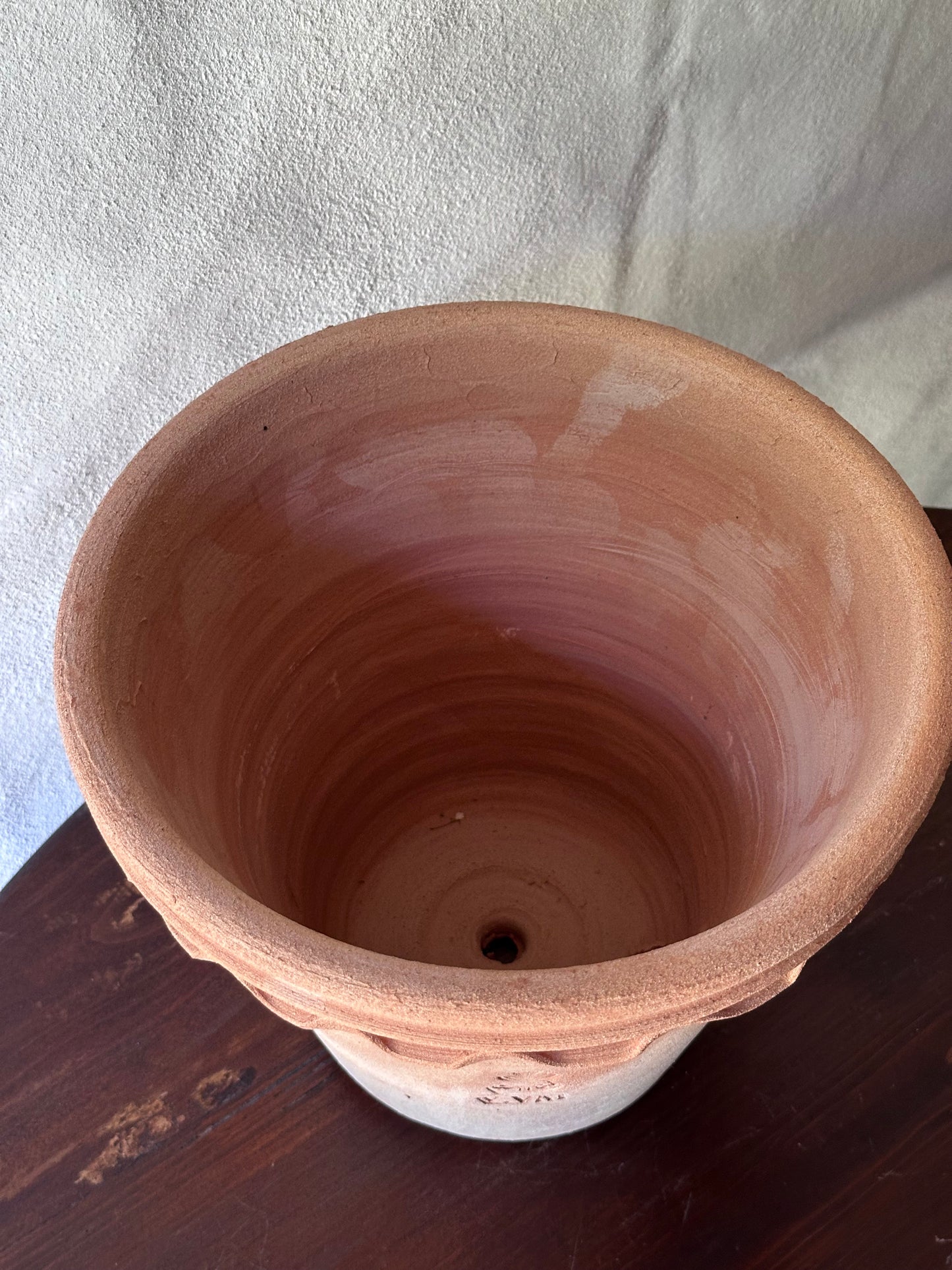 V.VM Handmade Terracotta Pot - 20cm