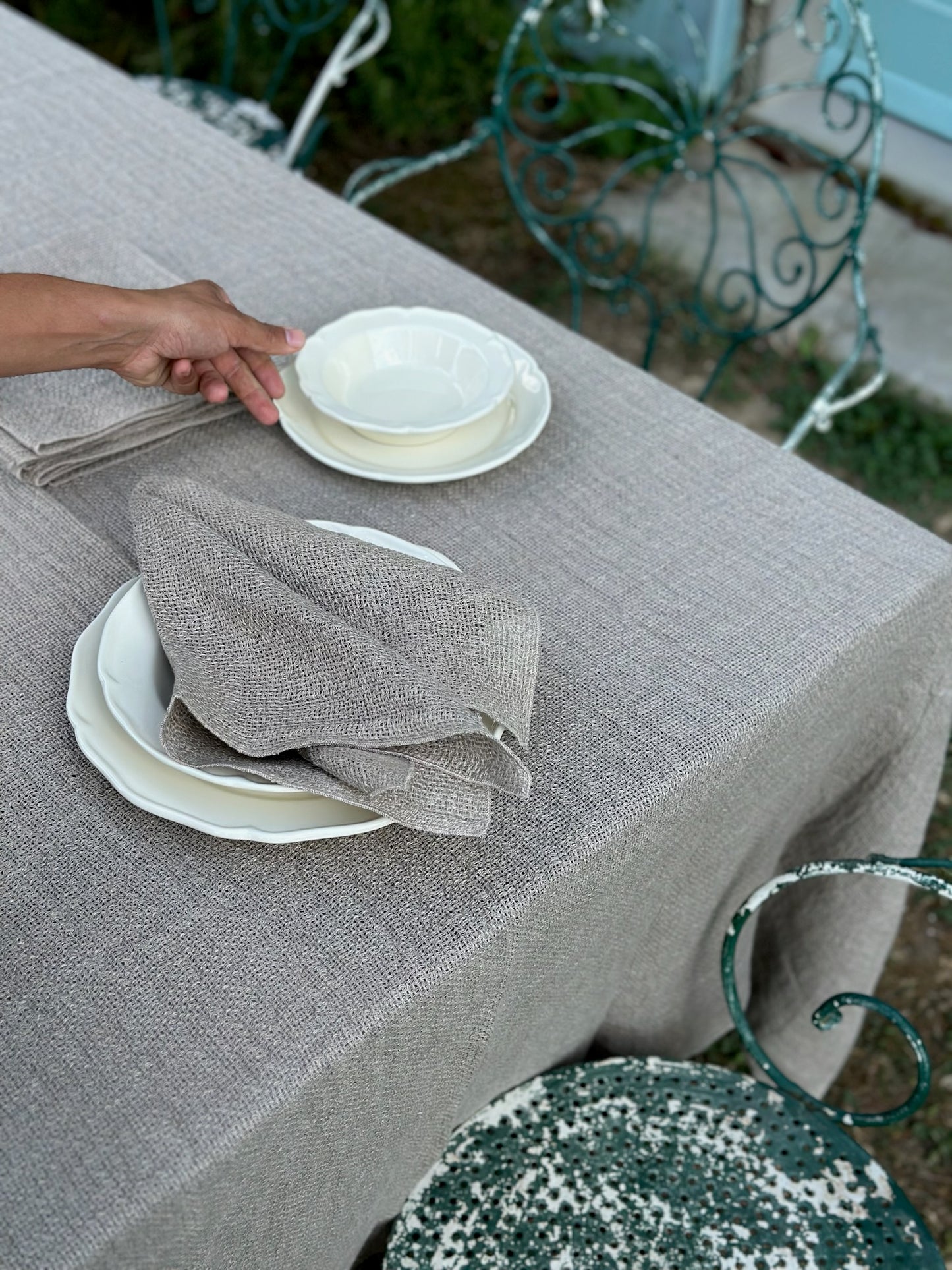 V.VM Wide Weave Linen Tablecloth