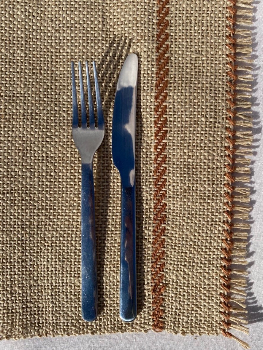 Tovaglietta in iuta e lino intrecciata a mano - dettaglio marrone