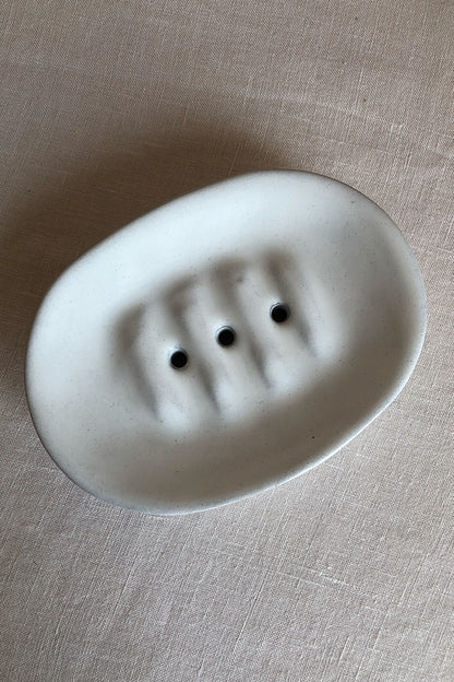Piccola ciotola in ceramica a forma di guscio d'uovo