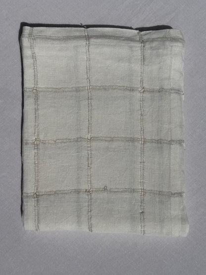 V.VM Elegant Open Weave Tablecloth