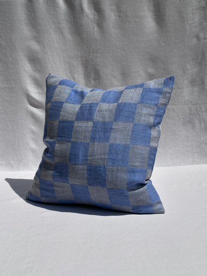 Cuscino in lino a quadri azzurri V.VM – 50 x 50 cm