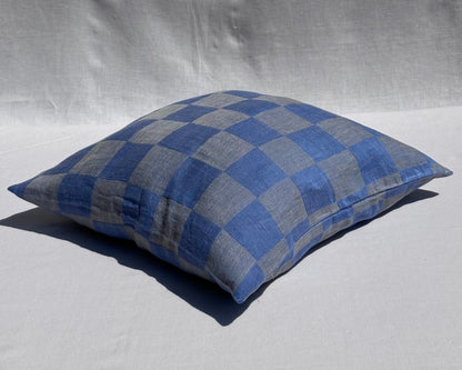Cuscino in lino a quadri azzurri V.VM – 50 x 50 cm