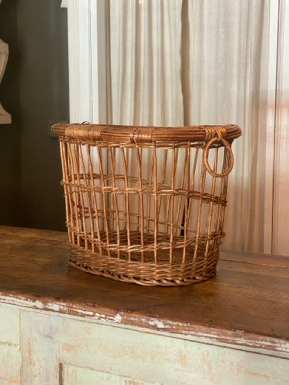 Cestino ovale antico con gancio a muro