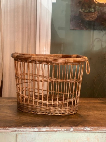 Cestino ovale antico con gancio a muro