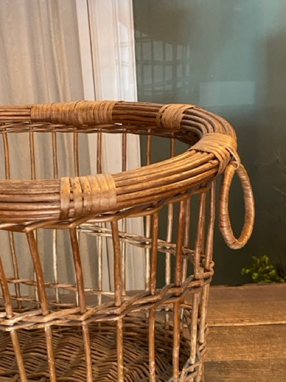 Cestino ovale antico con gancio a muro