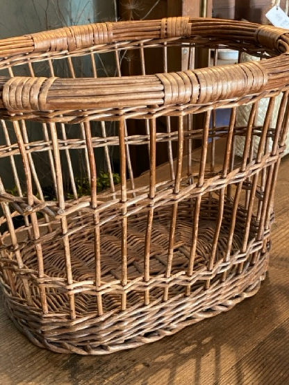 Cestino ovale antico con gancio a muro