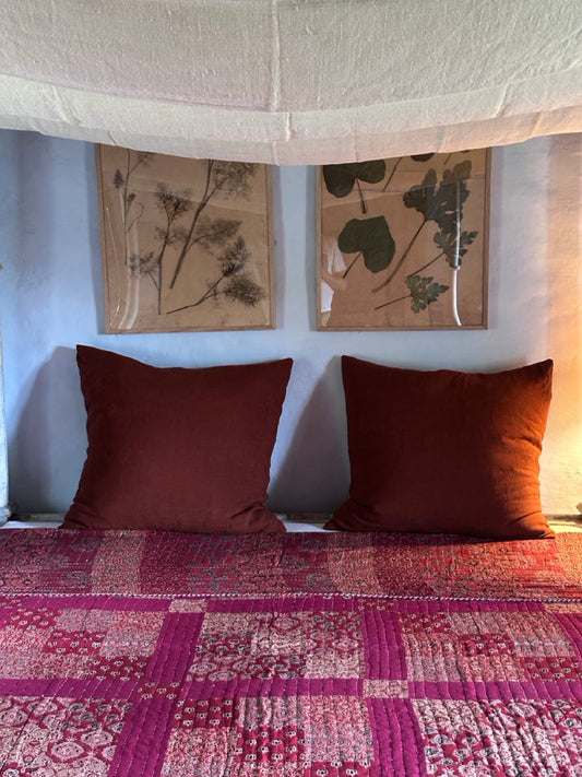 V.VM Quilt Mono-Red Quadrants - Double