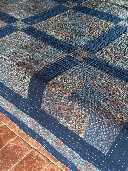 V.VM Quilt Mono-Blue Quadrants - Double