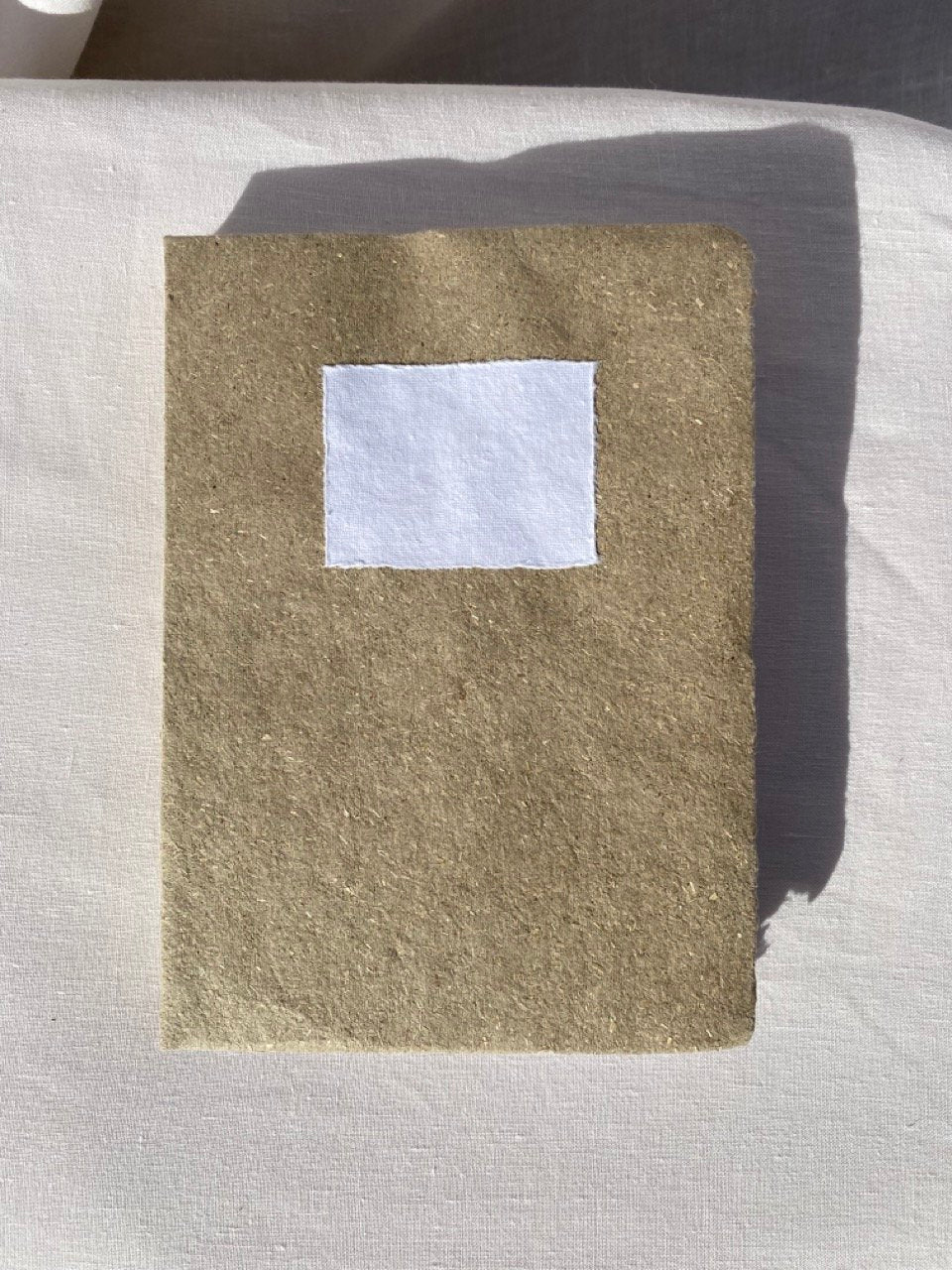 Libro medio fatto a mano - Lino