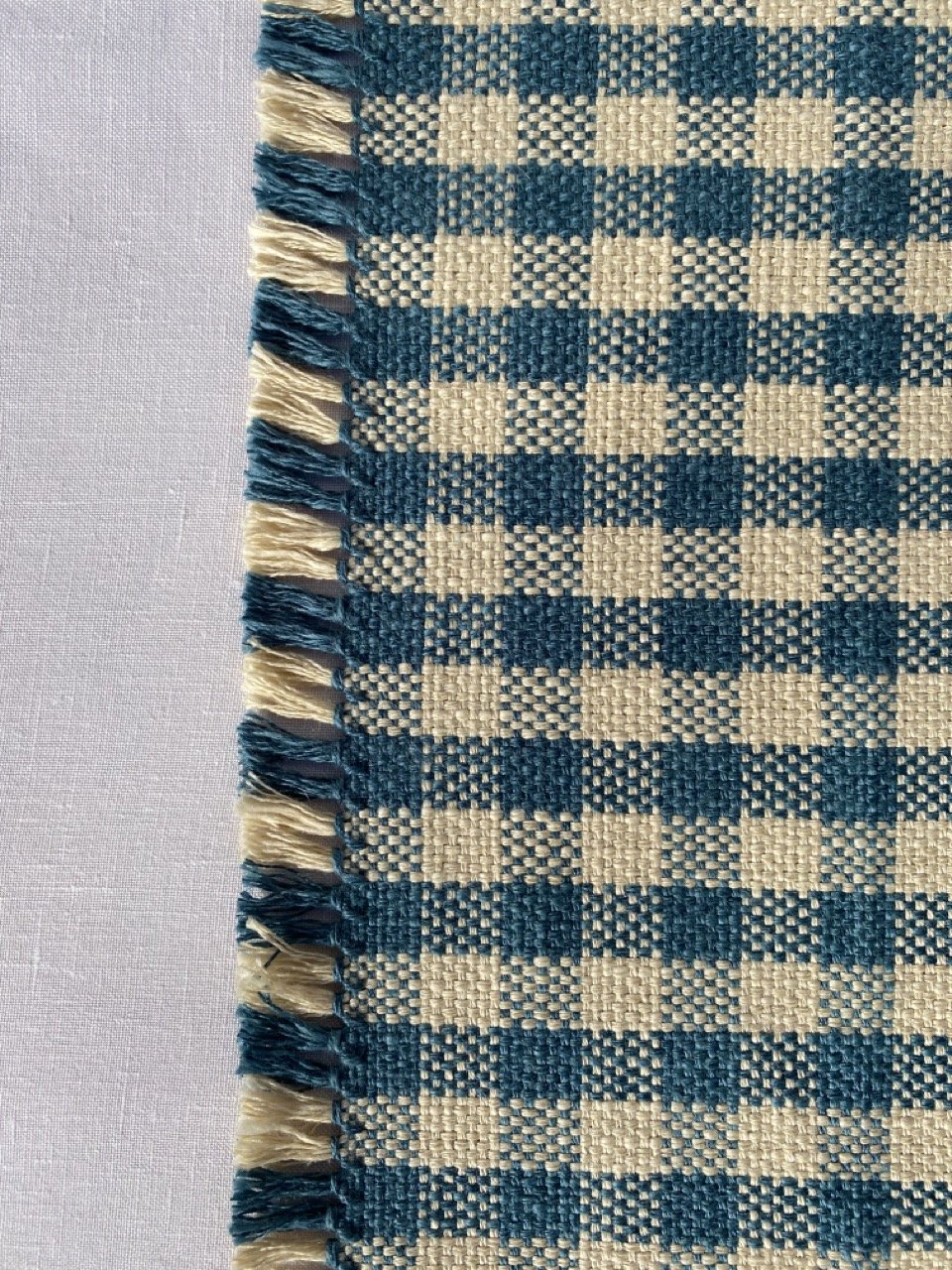 Tovaglietta in lino intrecciato a mano - motivo a quadri blu