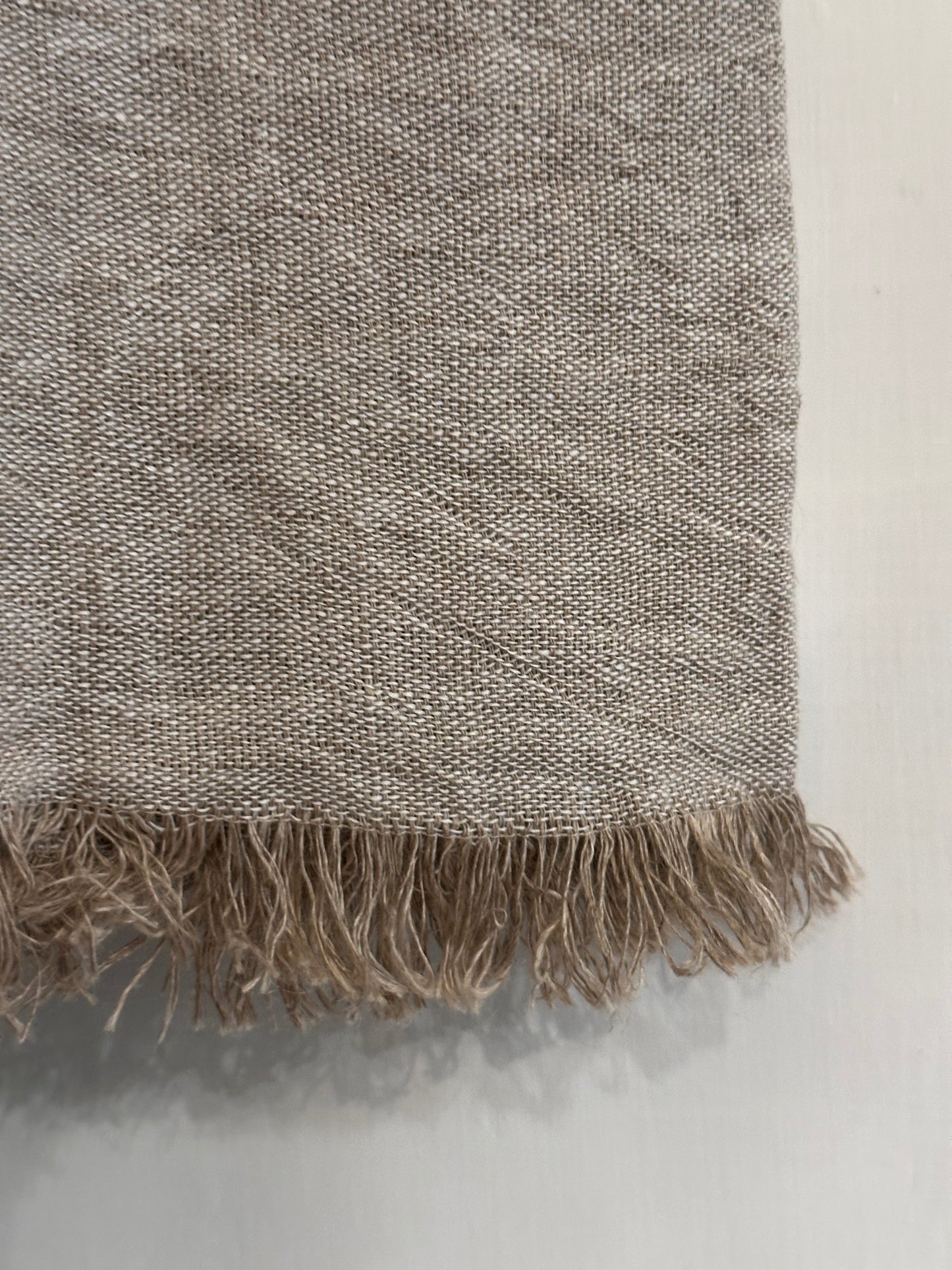 V.VM Linen Fringe Towel - White Melange