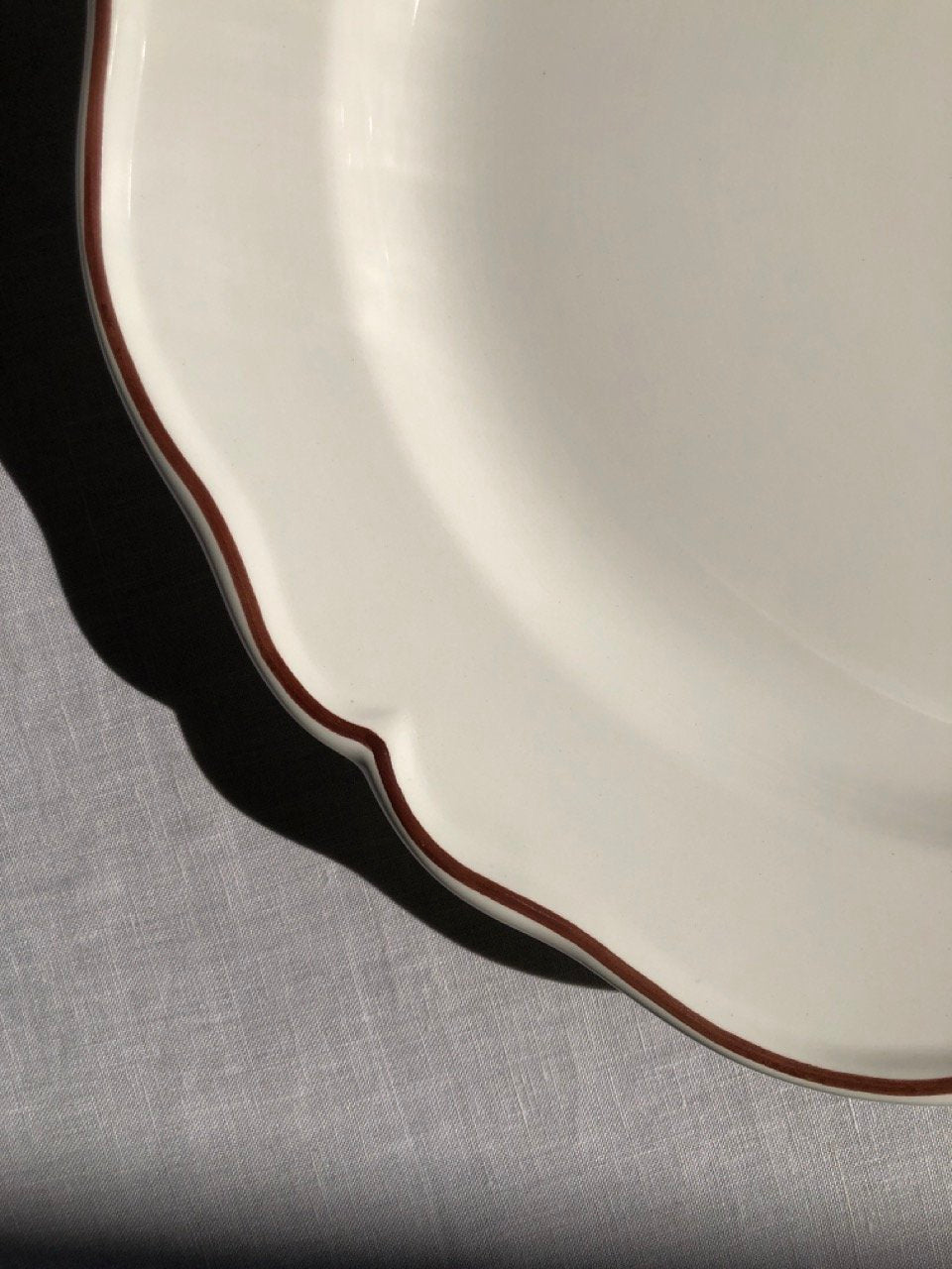 V.VM Ceramics Brown Border - Medium Round Serving Platter