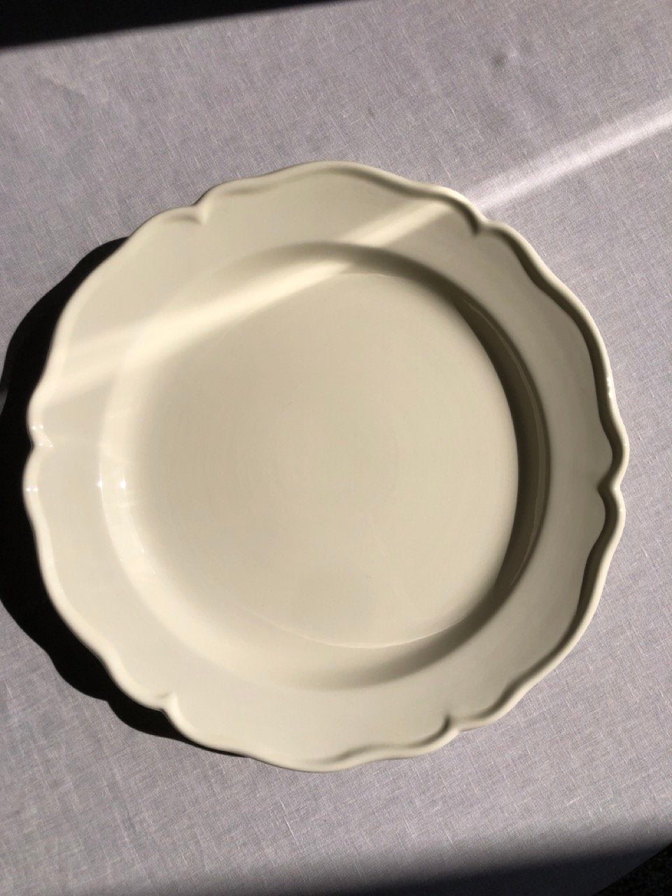 V.VM Ceramics Cream - Medium Round Serving Platter