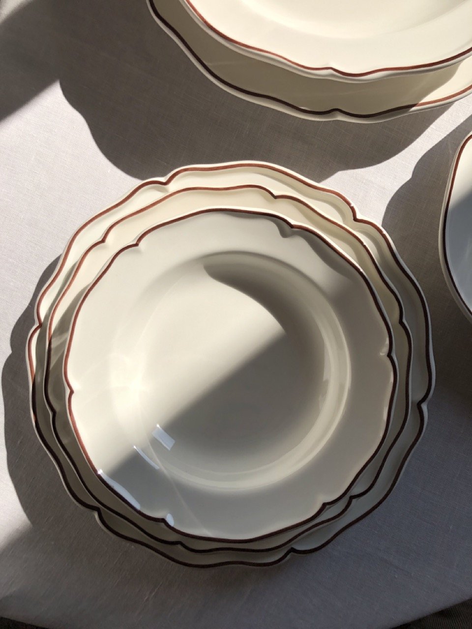 V.VM Ceramics Bordo Marrone - Piatto da Portata Rotondo Grande
