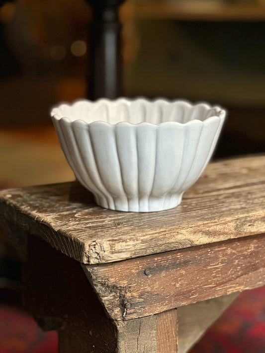 Ciotola smerlata in ceramica