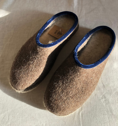 Pantofole in lana - Marrone con finiture in velluto blu