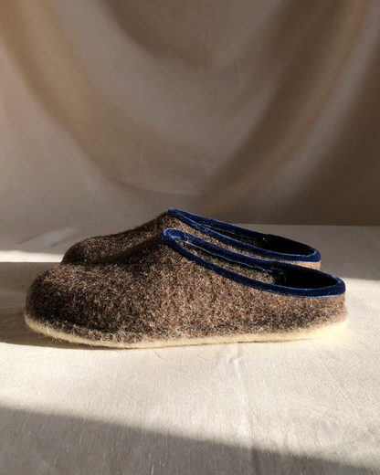 Pantofole in lana - Marrone con finiture in velluto blu