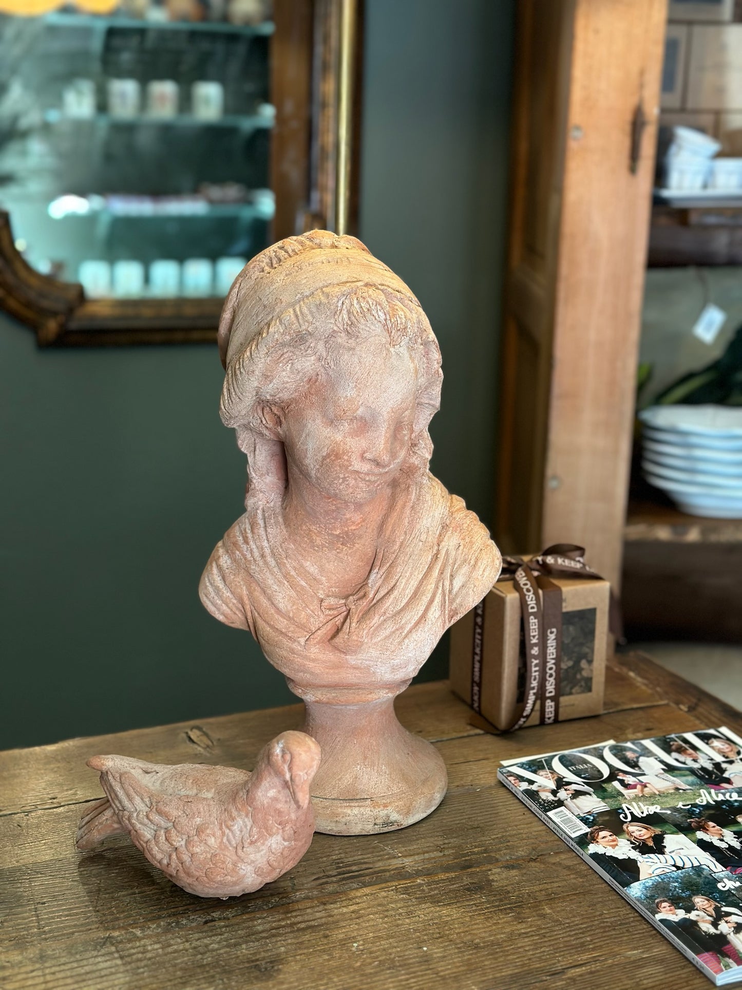 Busto femminile in terracotta fatto a mano