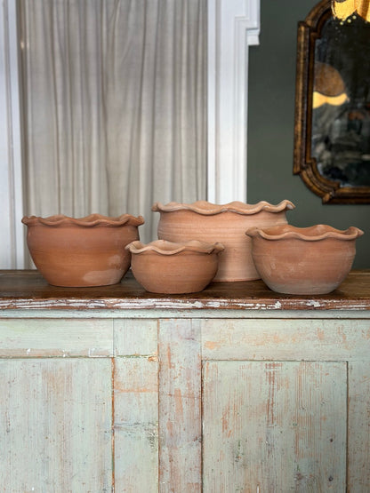 V.VM Handmade Terracotta Wavy Pot - 20cm