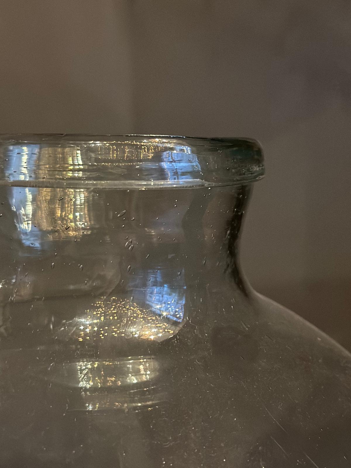 Vaso in vetro antico - Forma di bottiglia