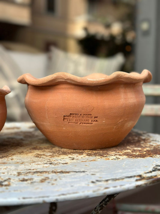 Handmade Terracotta Wavy Pot - Medium