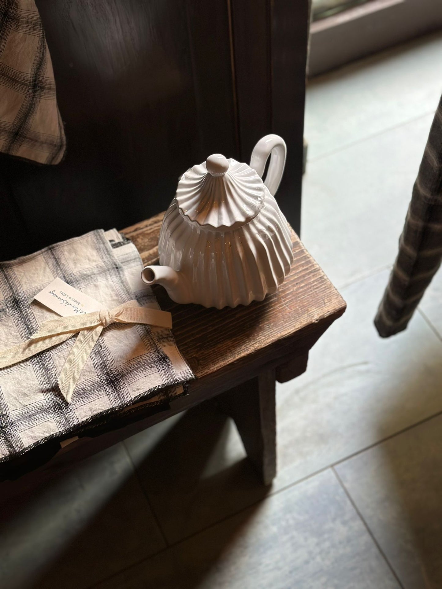 Handmade Black Clay Teapot – Incanto Collection