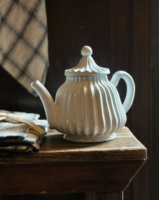 Handmade Black Clay Teapot – Incanto Collection