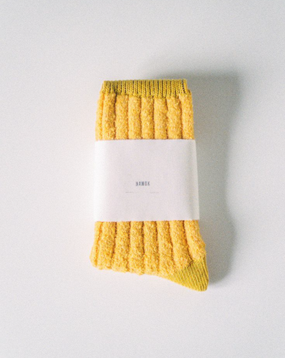 Calzini Namok in cotone e cashmere, color giallo ocra.