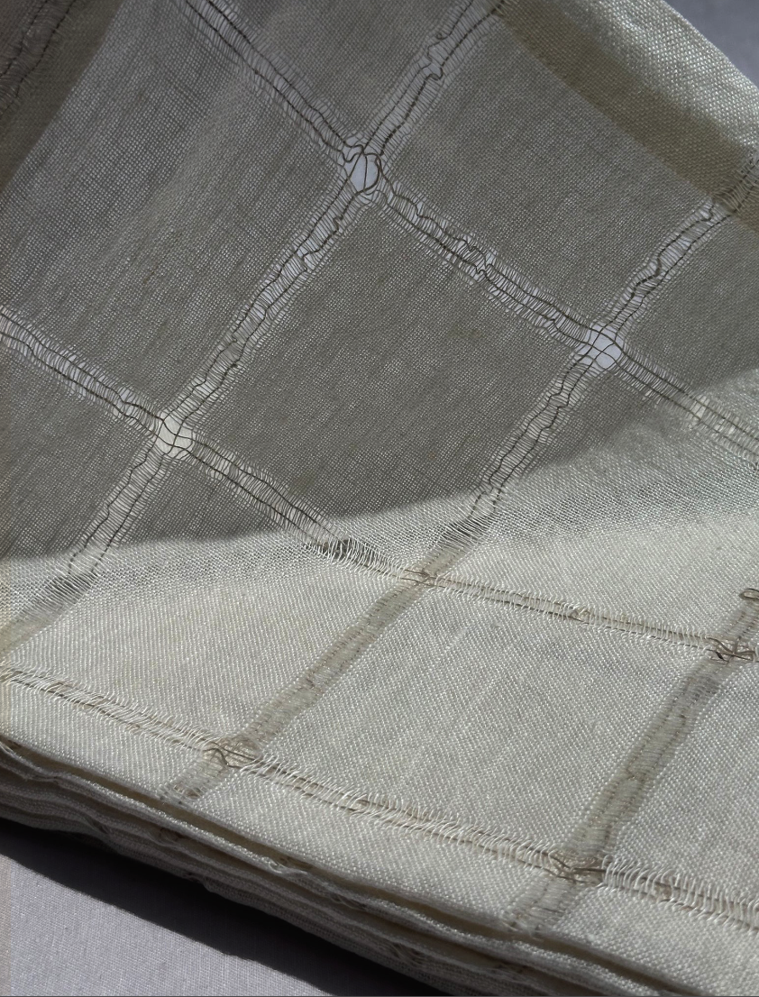 V.VM Elegant Open Weave Tablecloth