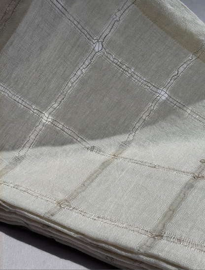 V.VM Elegant Open Weave Tablecloth