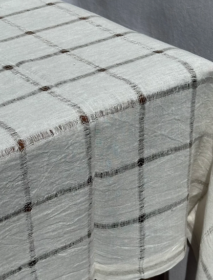 V.VM Elegant Open Weave Tablecloth