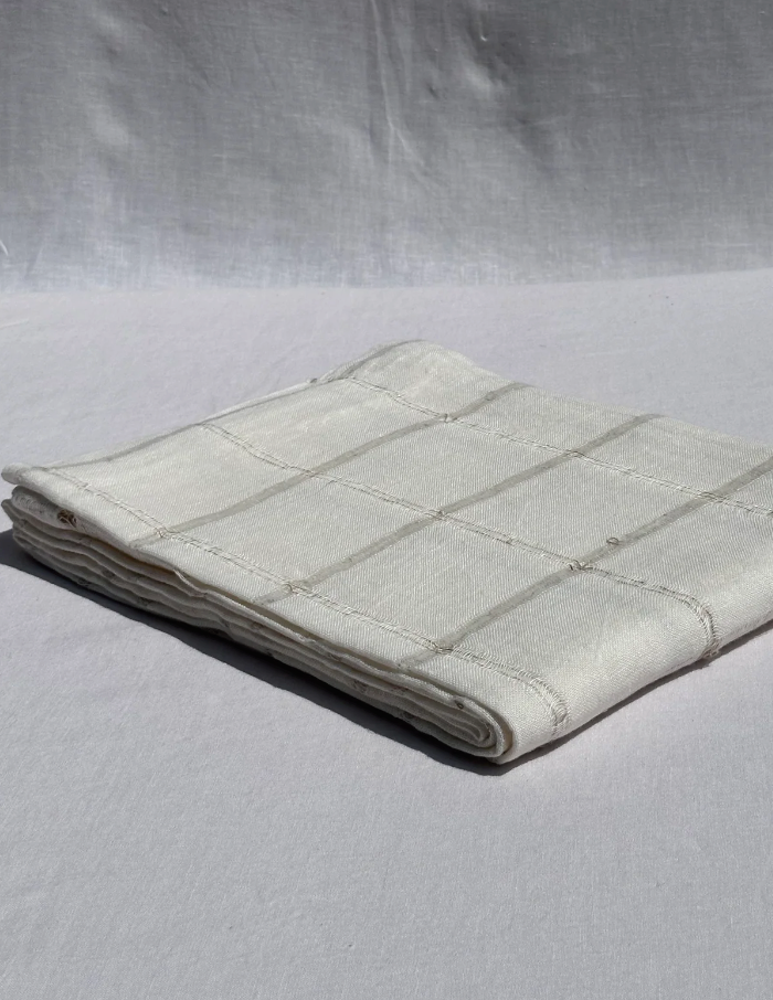 V.VM Elegant Open Weave Tablecloth