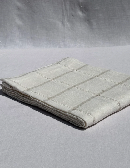 V.VM Elegant Open Weave Tablecloth