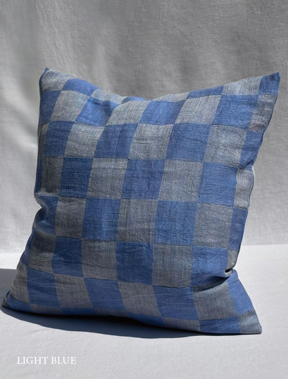 Cuscino in lino a quadri azzurri V.VM – 50 x 50 cm