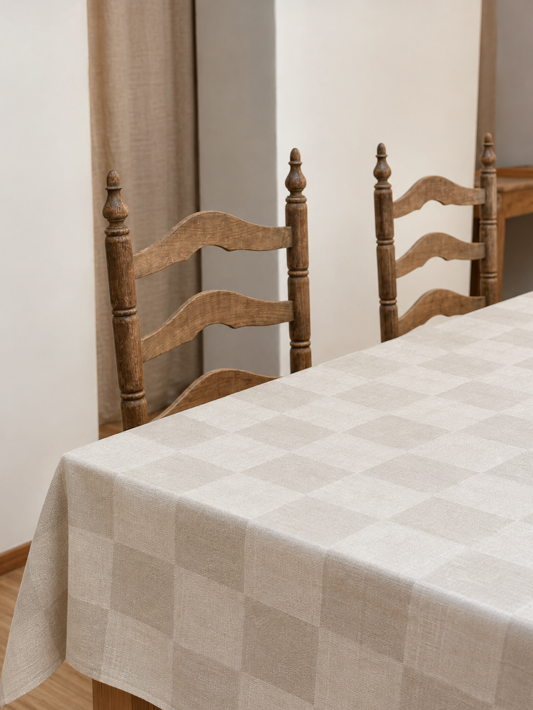 V.VM Check Linen Tablecloth